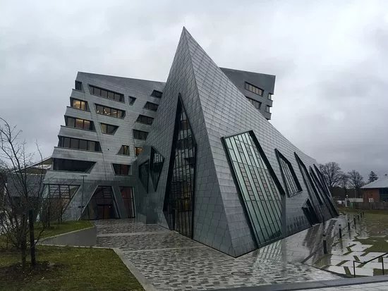 Zentralgebaude Leuphana Universitaet