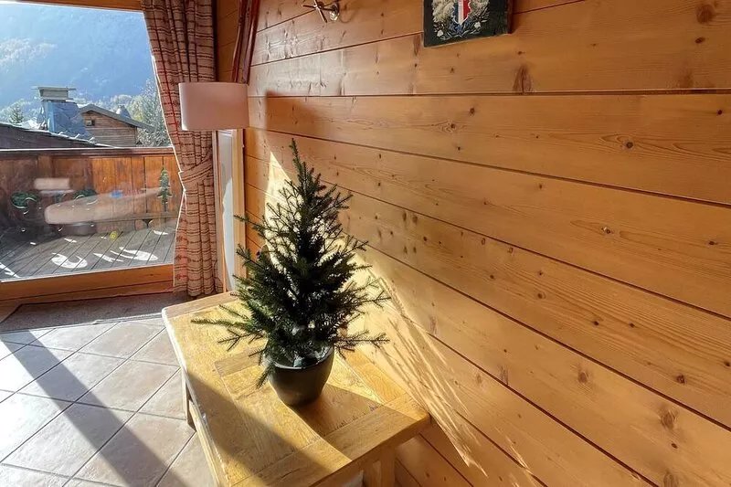 Family-friendly ski to the door Chalet with Sauna