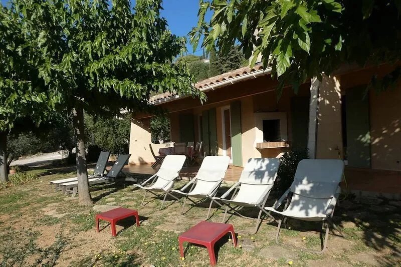 Sanary-sur-Mer, house on family property, within olive trees, near sea