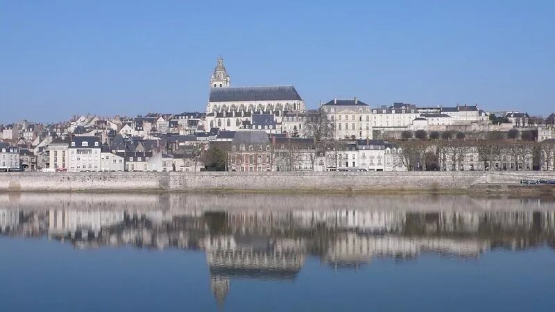 Loire Valley 18th century 3-star  apartment with today’s comfort.