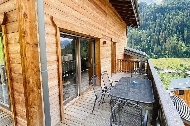 Spacious (135m2) apartment for 8+ Châtel 400m, lounge & tv rooms, x2 garage.