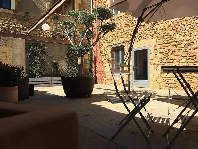 New - Magnificent apartment T3 renovated, fully equipped with terrace
