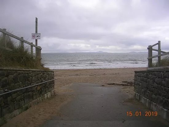 Llandanwg Beach