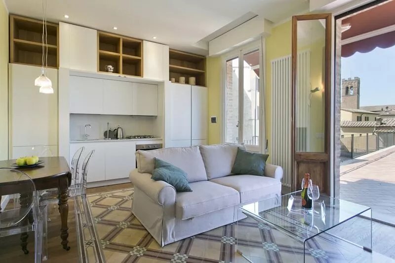 Emilia's Home - Elegant with modern comforts, large terrace and central location