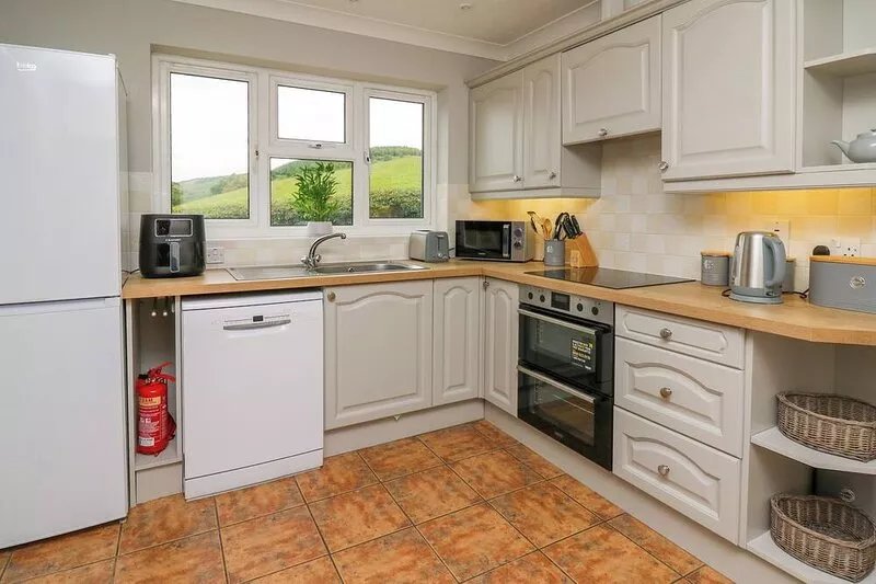 ASHDALE, family friendly, with a garden in Rhayader