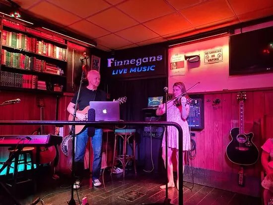 Finnegan's Live Music Irish Pub