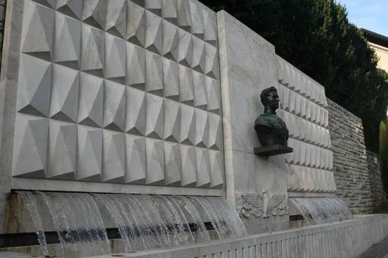 Fontana ad Antonio Locatelli