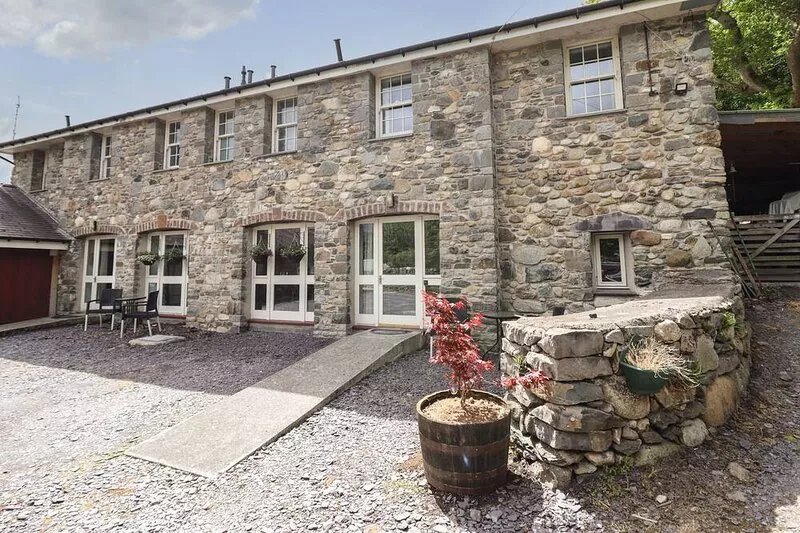 TRYFAN, with a garden in Bangor