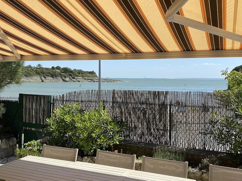 VILLA 6 PERS. LES PIEDS DANS L'EAU, ST PALAIS SUR MER NAUZAN BEACH