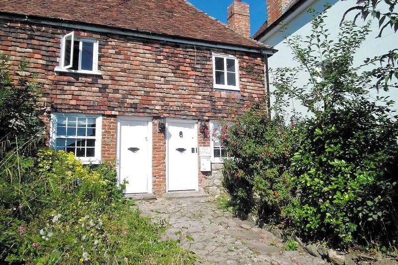 2 bedroom accommodation in Hythe