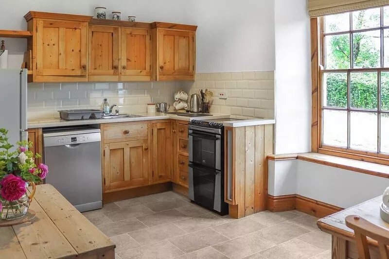 Enjoy use of the facilities at a nearby leisure centre or explore the farm