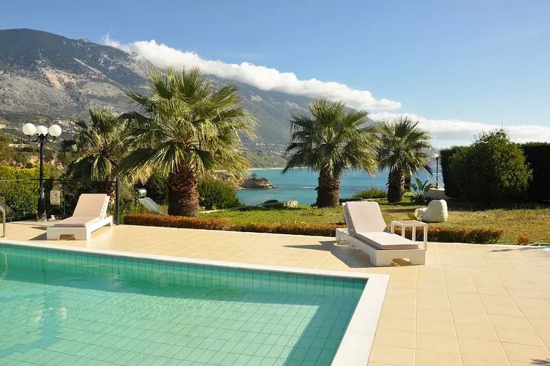 Seaside 3bedrooms villa with unique Seaviews
