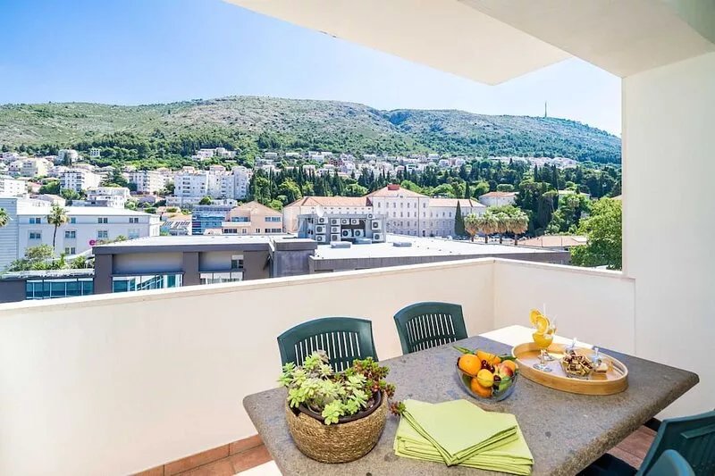 Down Town Apartments - One Bedroom Apartment with Balcony