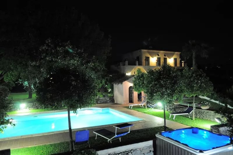 Exclusive Villa with Pool & Jacuzzi, lovely Sea-Etna view near Catania/Taormina