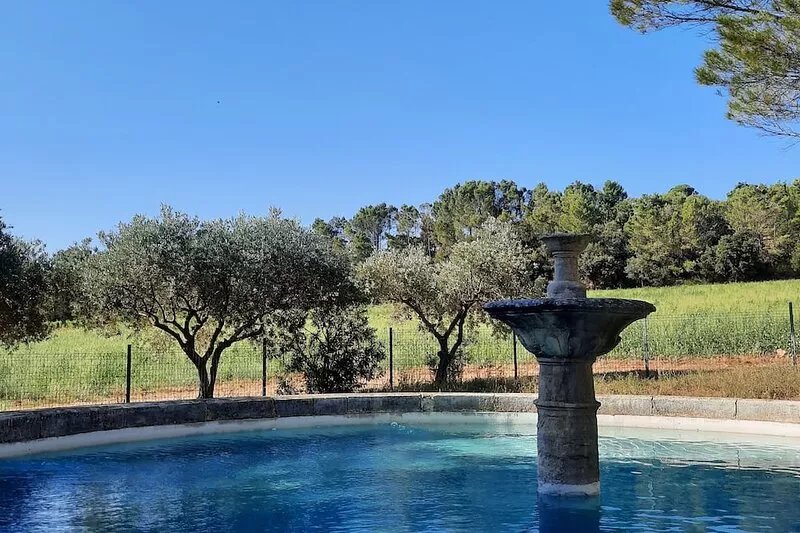 Traditional country house with unusual pool near Orange