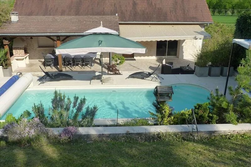 Cottage for 2 to 10 people with heated pool