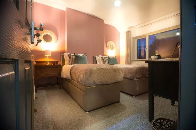 Barnston House - Private , Parking , Dogs welcome