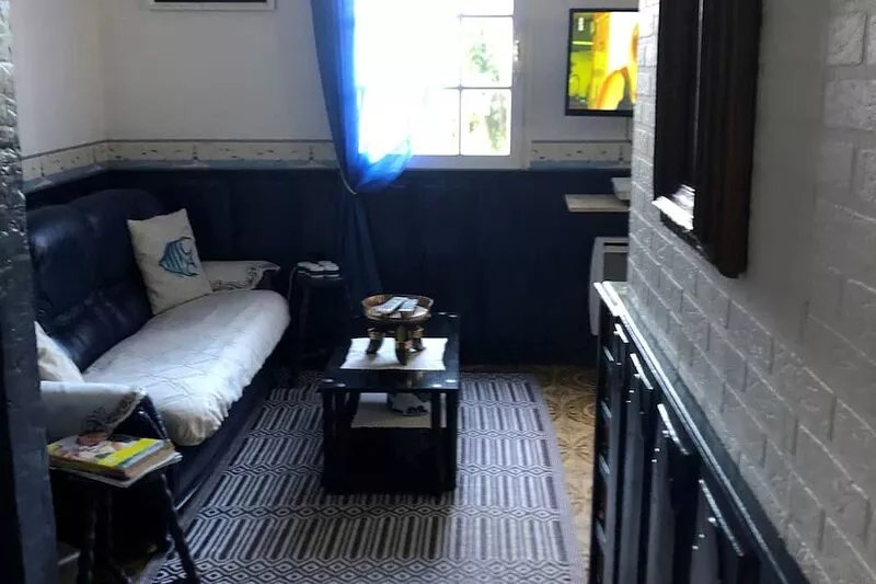 A PRETTY FRENCH DETACHED HOUSE - BED & BREAKFAST (Continental)