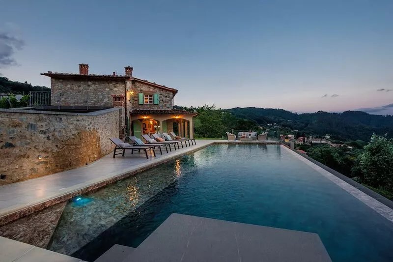 Villa Grema, a Farmhouse with Private Infinity Pool between Lucca and the Beach