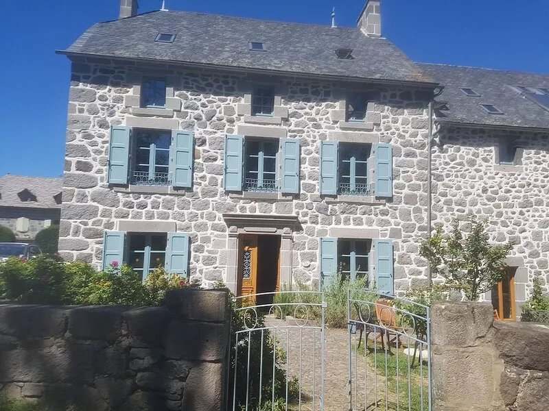 GRAND FERME AVEC PISCINE INTERIEURE ET SALLE DES JEUX
