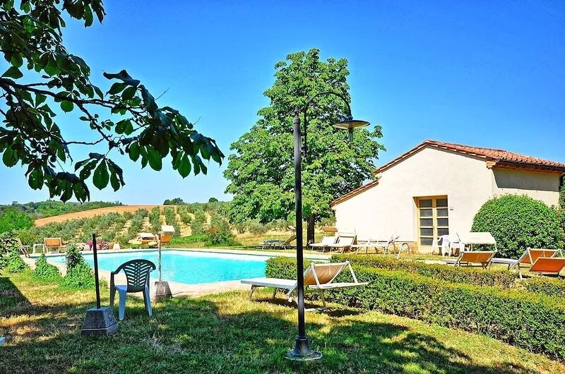 Beautiful apartment for 4 people with WIFI, A/C, pool, TV and parking