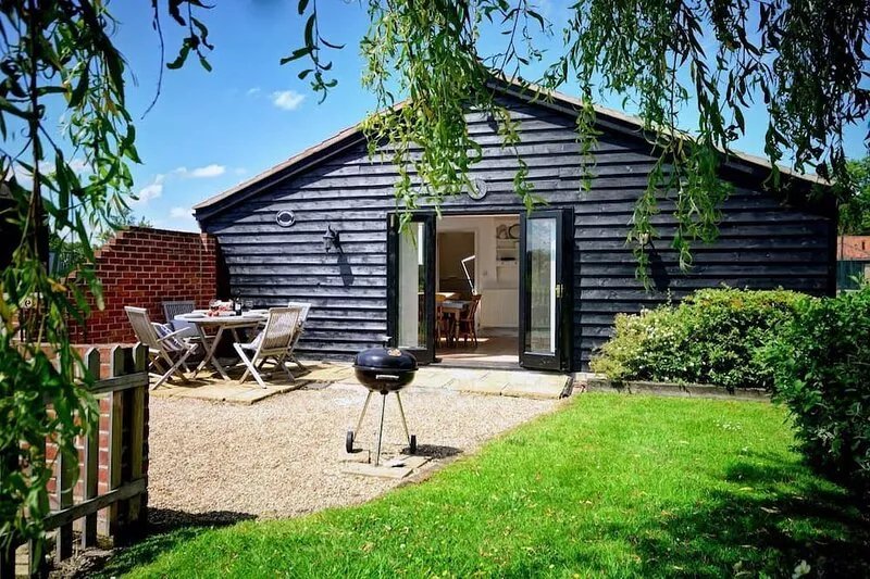 East Green Farm Cottages - Gardeners Cottage - sleeps 4 guests  in 2 bedrooms