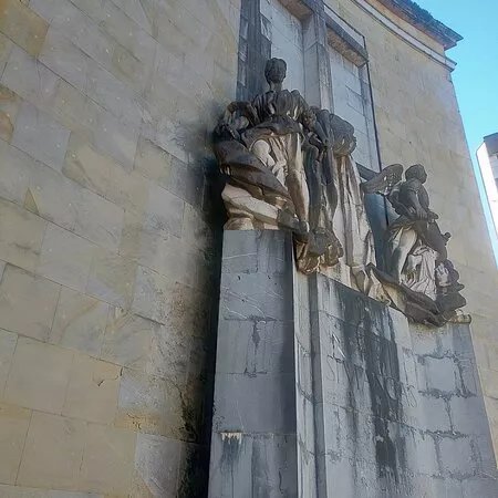 Monumento A Los Heroes Del Simancas