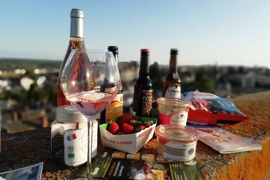 Vivez l'Oenologie et le Terroir des Chateaux avec Karl