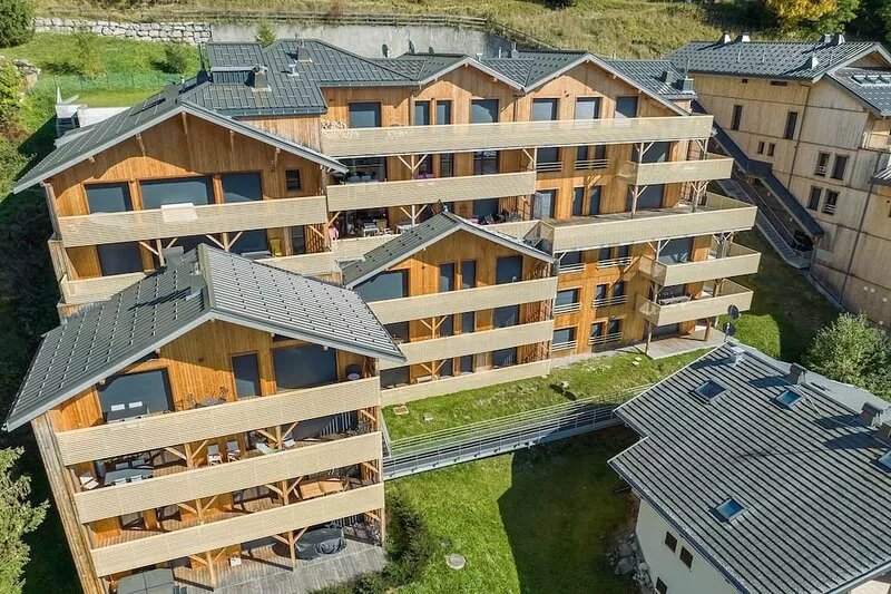 Modern 6-person flat, ski-in/ski-out and village centre