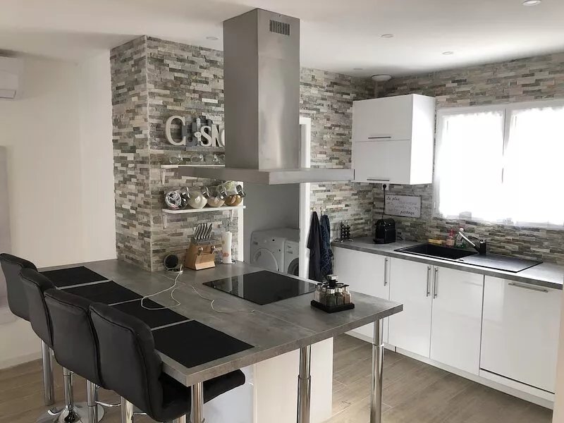 Pleasant house between the Bassin d'Arcachon and Bordeaux not far from the