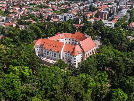 Simak Zamok Pezinok