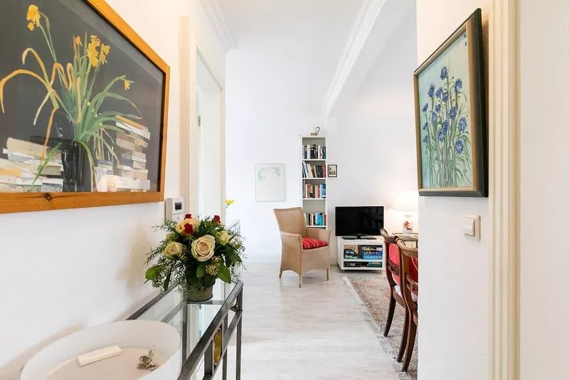 2018 modernized feel-good oasis with lots of comfort and charm, sunny and quiet