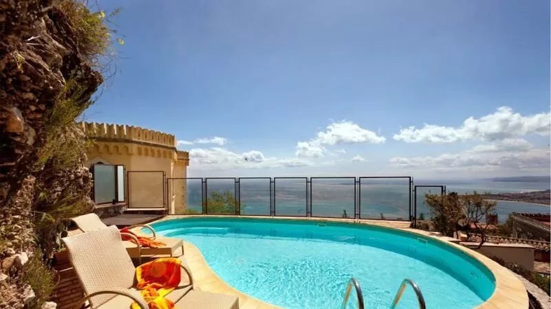 Villa with panoramic pool in the centre of Taormina