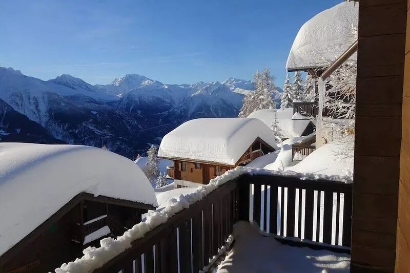 Upper floor of cozy chalet with big balcony & stunning views