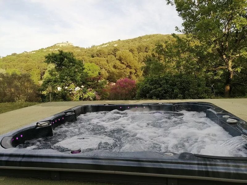 Magnificent villa for 12 with pool and jacuzzi in Provence