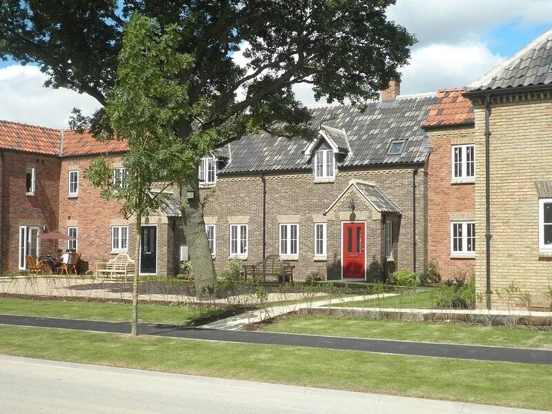 Harlequin dog friendly 2 bedroomed cottage at The Bay with access to the beach