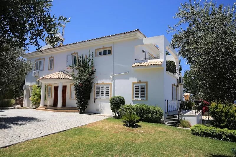 Villa With Private Pool And Stunning Panoramic Sea Views