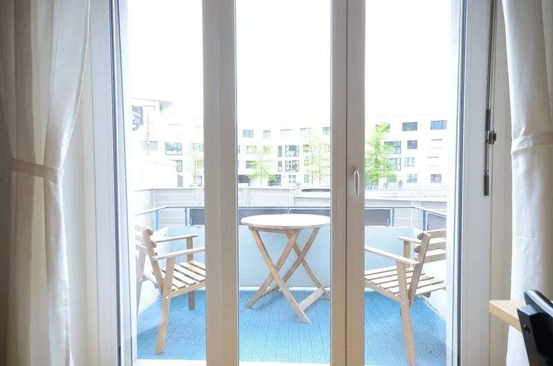Great ground floor apartment.  Air-conditioning.  3 min train station