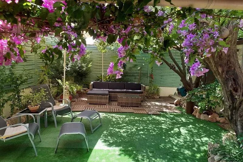 Beautiful apartment with private garden