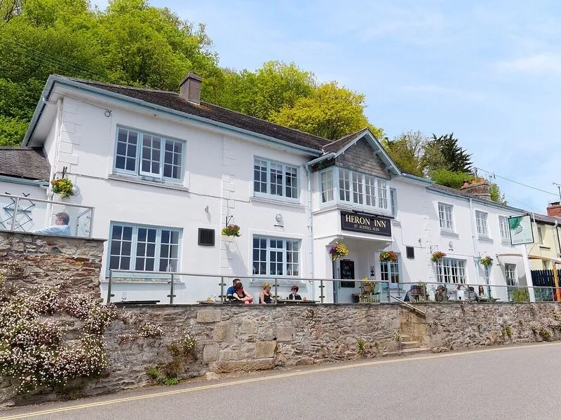Cosy cottage in sleepy village yet only 5 minute drive to Truro city centre.