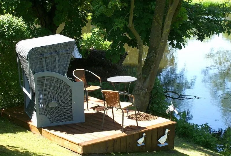 Cozy holiday home near the Elbe island of Krautsand for up to five people.