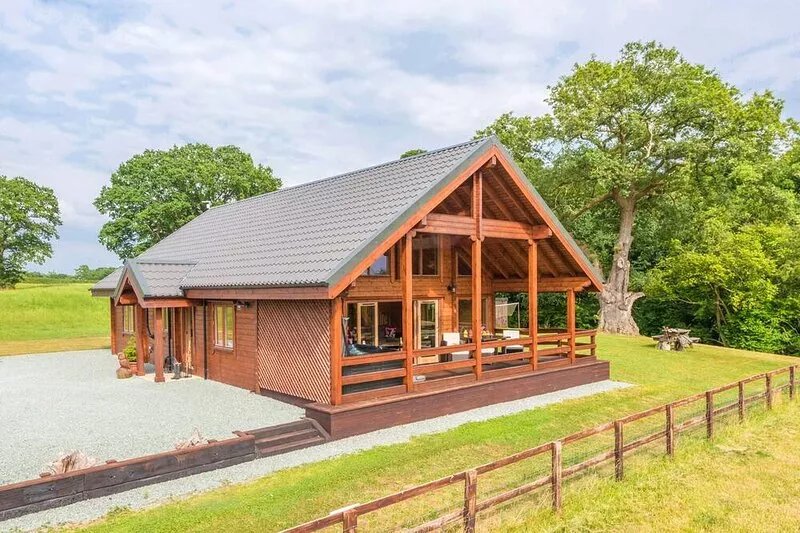 HAMPTON LODGE, family friendly, luxury holiday cottage in Ellesmere