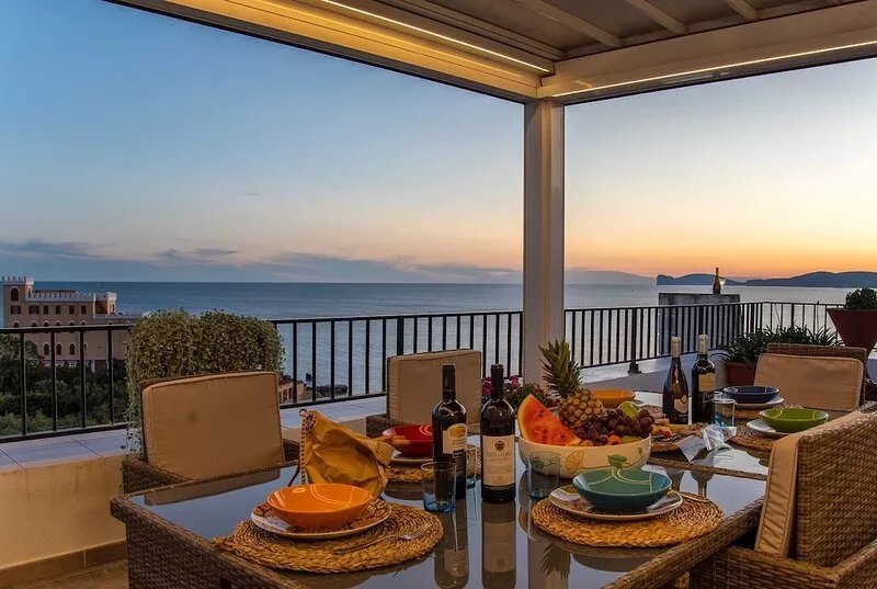 Spectacular Attic in front of the sea with stunning view for 8 people