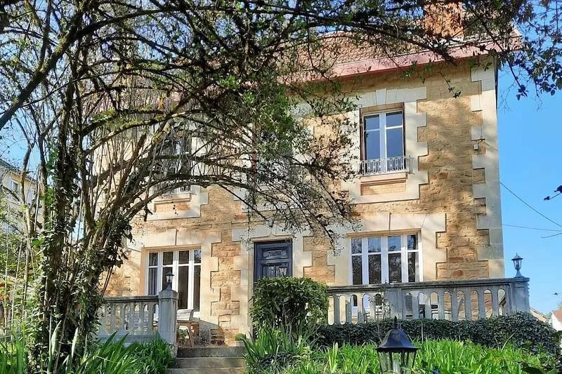 CENTRAL SARLAT,  DETACHED HOUSE,  HEATED POOL, PARKING, WiFI, EXCELLENT REVIEWS