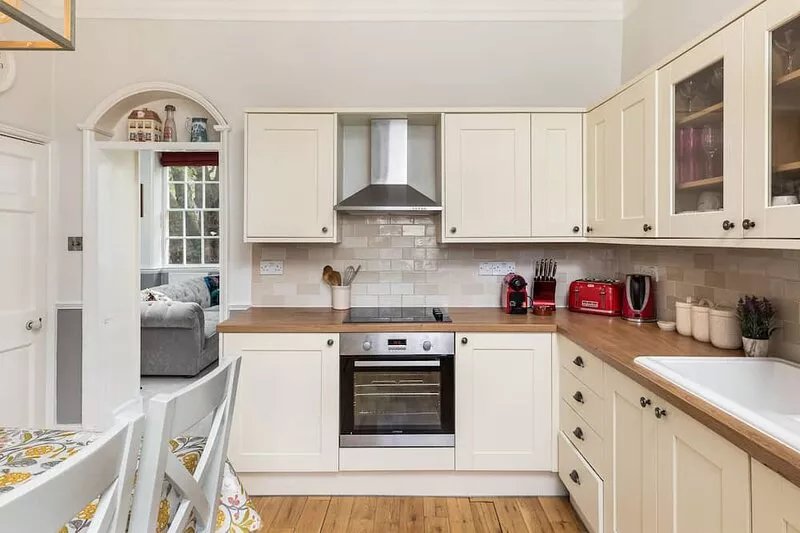 Historic 6 Bed Townhouse-Roman Baths 1 min walk