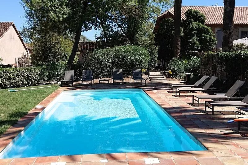 Pretty villa in renovated bastide in the middle of the vines in 5'de St tropez