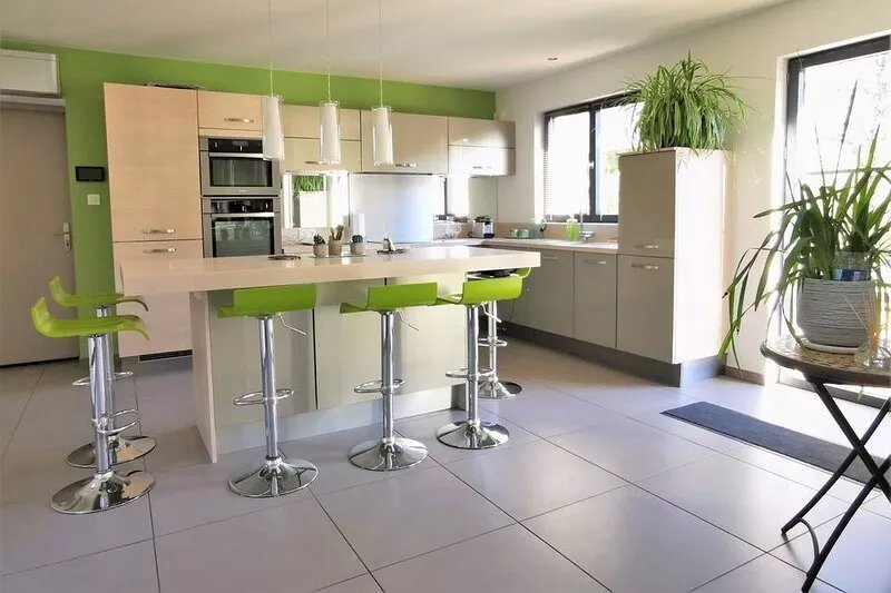 180m2 house with garden and heated swimming pool