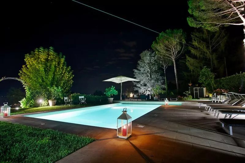 Luxury Villa with large pool close to Florence
