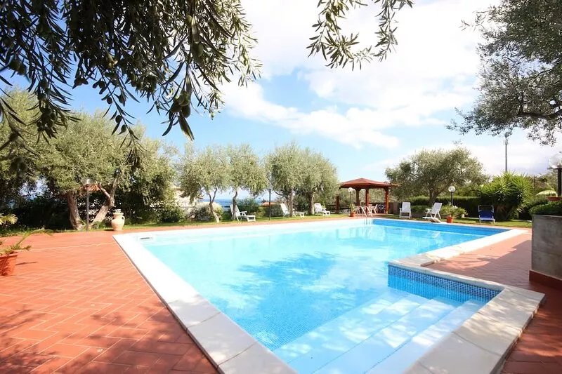Villa with exclusive swimming pool 5 minutes from the sea