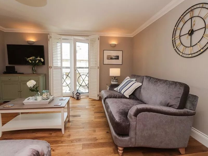 4 FISHERMANS WHARF, pet friendly, with a garden in Whitstable